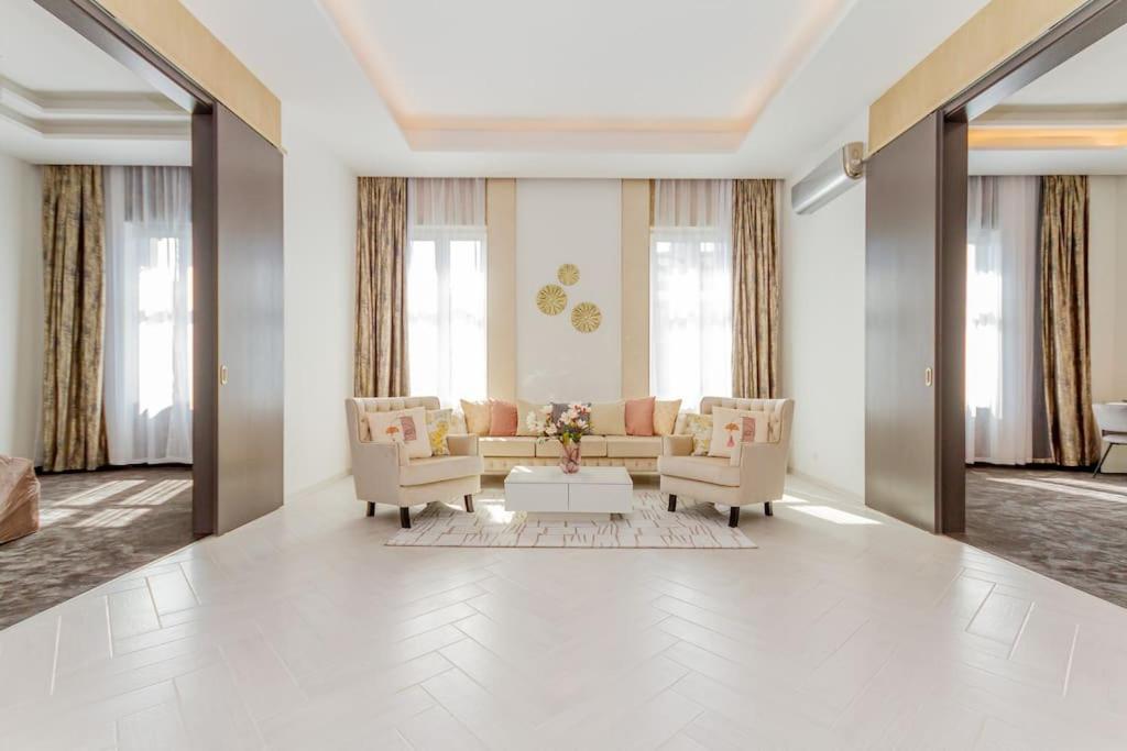 The Opulent Oasis By Newave Apartamento