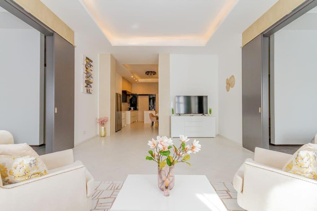The Opulent Oasis By Newave Appartement *